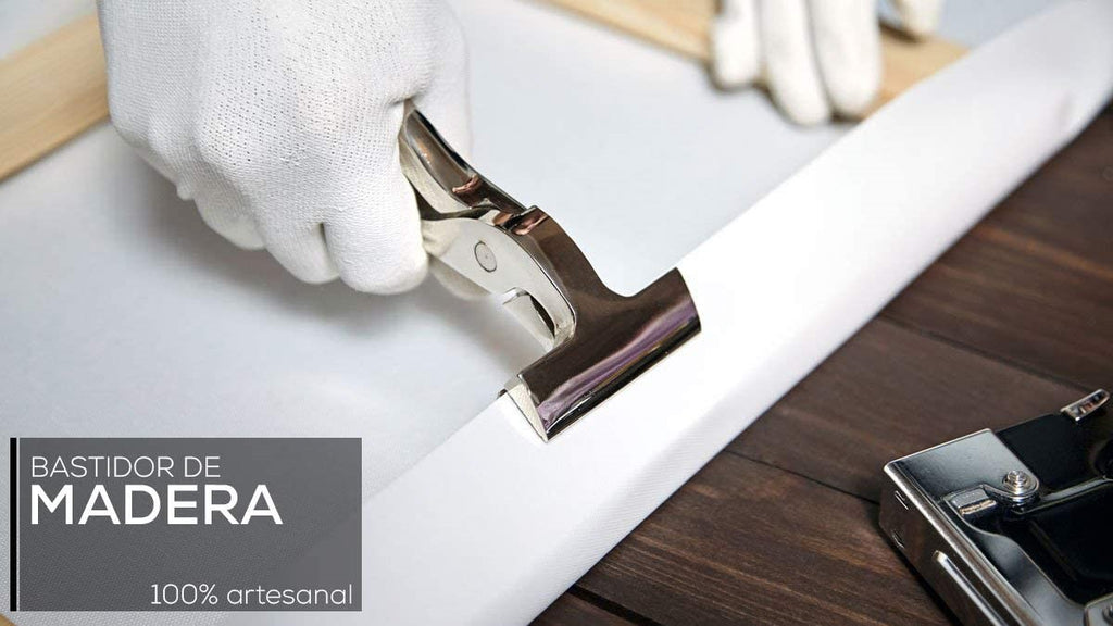 Parte trasera de un lienzo con bastidor de madera preparado para colgar